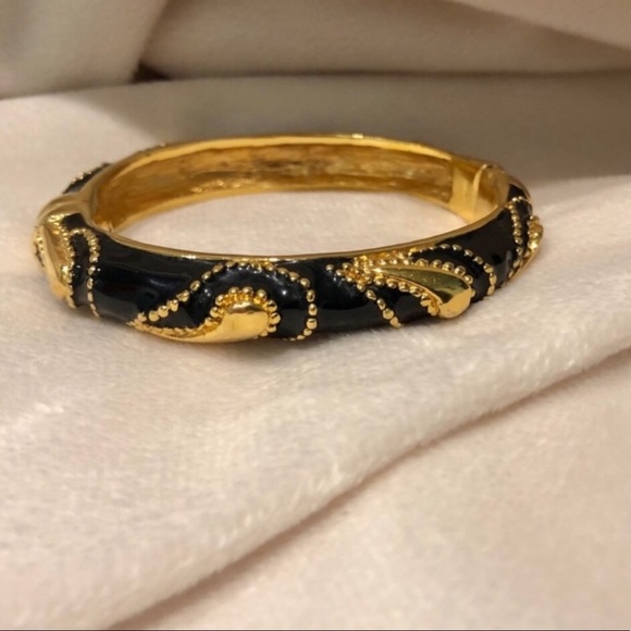Black and Gold Bangle Clasp Bracelet - Picture 6 of 10